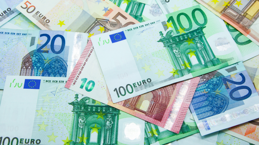 Nuk ndalet rënia e euros: U këmbye me 97 lekë në korrik, në nivelet më të ulëta historike